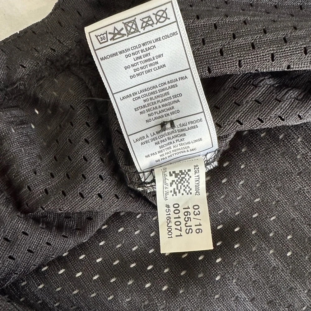 ✨ SOLD ✨ EUC!! Mitchell & Ness Short Sleeve Mesh Brooklyn Nets Jersey Men’s XS - Picture 11 of 11